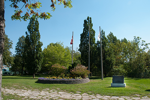 Monument et Parc Joseph-Narcisse Cardinal, Saint-Constant (1994)